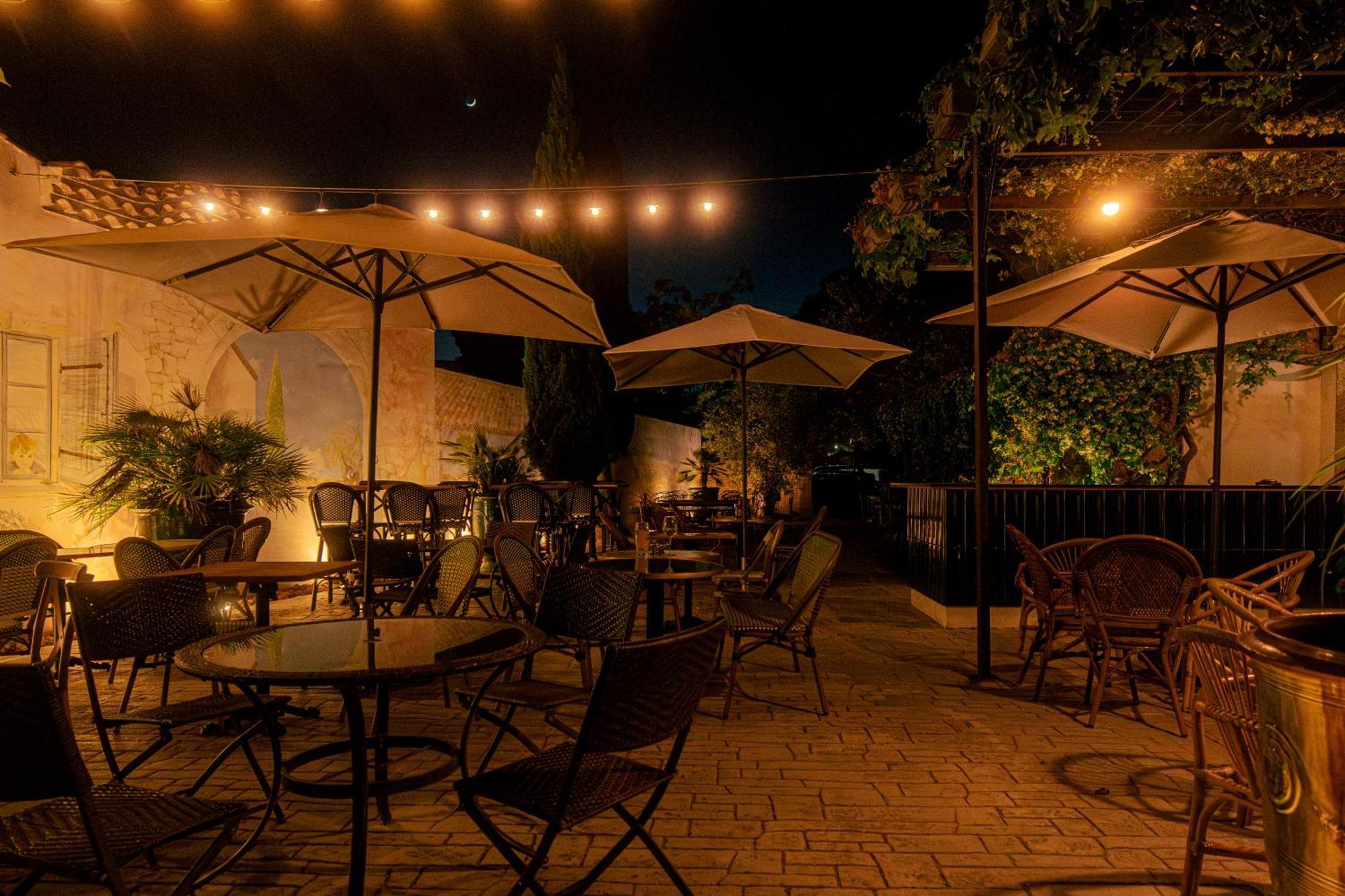 Logis Vignes Blanches*** Hotel Cosy Et Restaurant De Terroir Beaucaire  Dış mekan fotoğraf