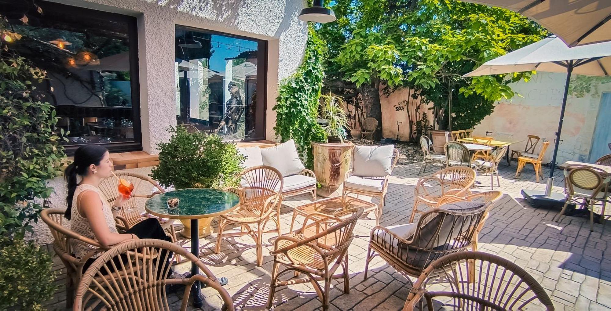 Logis Vignes Blanches*** Hotel Cosy Et Restaurant De Terroir Beaucaire  Dış mekan fotoğraf