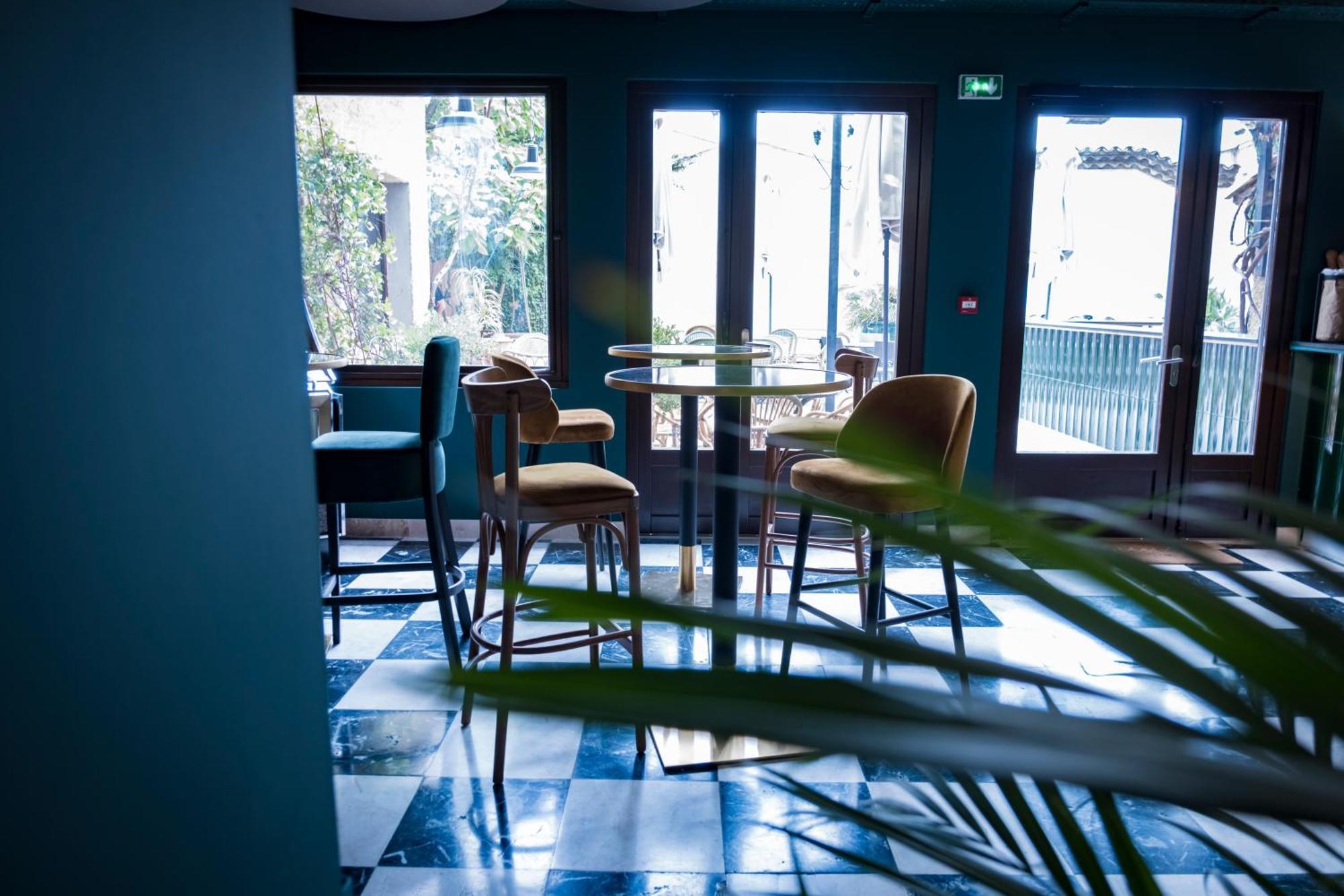 Logis Vignes Blanches*** Hotel Cosy Et Restaurant De Terroir Beaucaire  Dış mekan fotoğraf